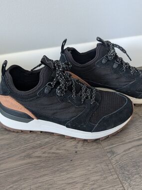 Merrell Black and White Women's Shoe Interior Label